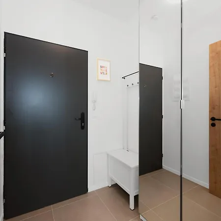 Fully Equipped With Terraces, Free Garage Parking, Netflix & Ac - By Cz דירה Slapanice