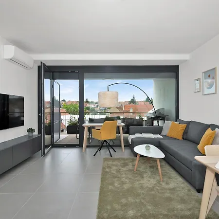 Fully Equipped With Terraces, Free Garage Parking, Netflix & Ac - By Cz Slapanice