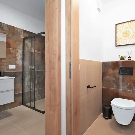 Fully Equipped With Terraces, Free Garage Parking, Netflix & Ac - By Cz * Slapanice