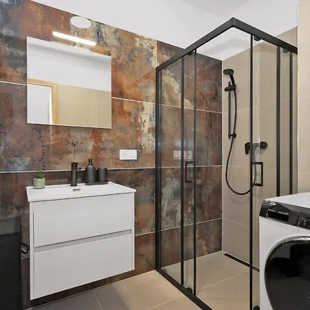 דירה Fully Equipped With Terraces, Free Garage Parking, Netflix & Ac - By Cz Slapanice