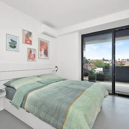 Fully Equipped With Terraces, Free Garage Parking, Netflix & Ac - By Cz דירה