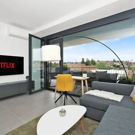 Fully Equipped With Terraces, Free Garage Parking, Netflix & Ac - By Cz Slapanice