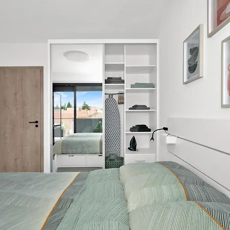 Fully Equipped With Terraces, Free Garage Parking, Netflix & Ac - By Cz דירה