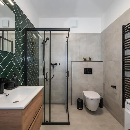 Fully Equipped With Terraces, Free Garage Parking, Netflix & Ac - By Cz דירה Slapanice