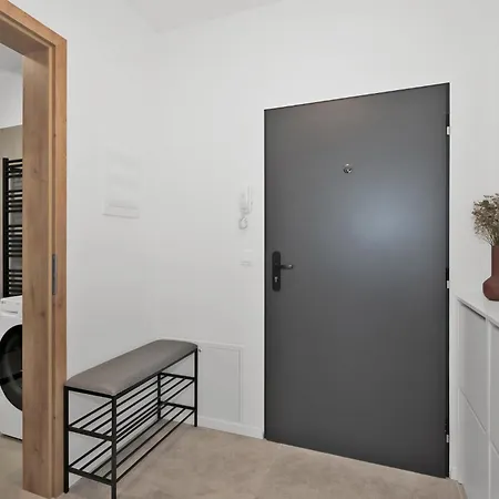 Fully Equipped With Terraces, Free Garage Parking, Netflix & Ac - By Cz *