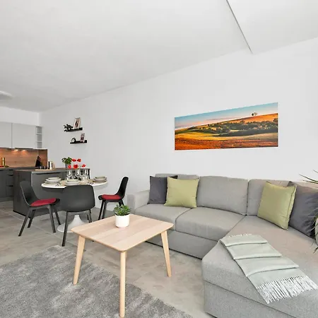 Fully Equipped With Terraces, Free Garage Parking, Netflix & Ac - By Cz