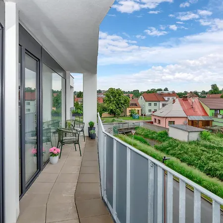 Fully Equipped With Terraces, Free Garage Parking, Netflix & Ac - By Cz 아파트 Slapanice