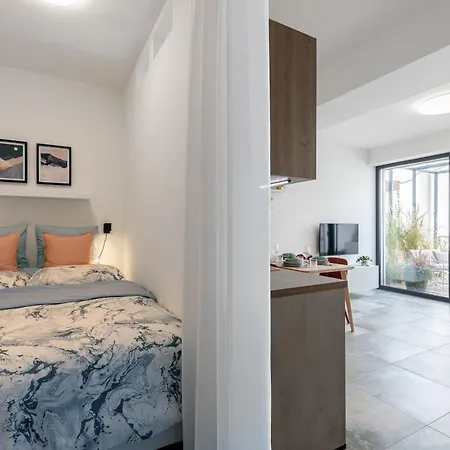 아파트 Fully Equipped With Terraces, Free Garage Parking, Netflix & Ac - By Cz *