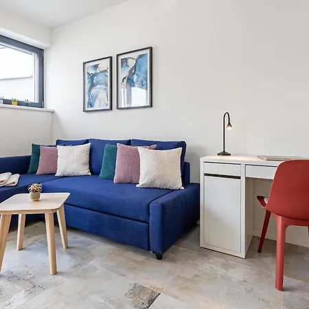 Fully Equipped With Terraces, Free Garage Parking, Netflix & Ac - By Cz *