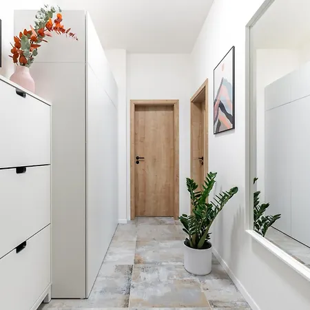 Fully Equipped With Terraces, Free Garage Parking, Netflix & Ac - By Cz