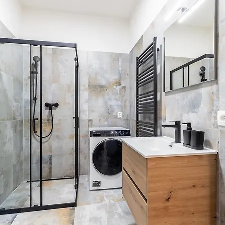 דירה Fully Equipped With Terraces, Free Garage Parking, Netflix & Ac - By Cz