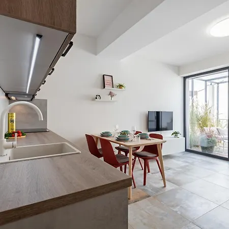 Fully Equipped With Terraces, Free Garage Parking, Netflix & Ac - By Cz Slapanice