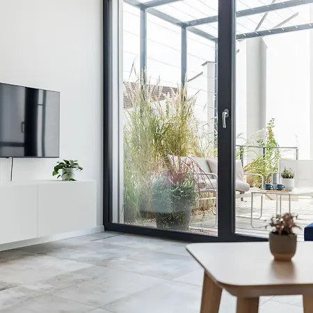 Fully Equipped With Terraces, Free Garage Parking, Netflix & Ac - By Cz דירה Slapanice