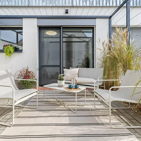 Fully Equipped With Terraces, Free Garage Parking, Netflix & Ac - By Cz 아파트