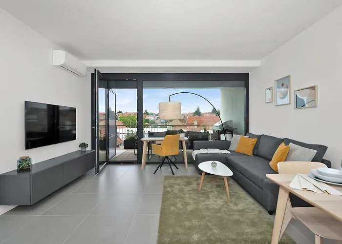 Fully Equipped With Terraces, Free Garage Parking, Netflix & Ac - By Cz Slapanice