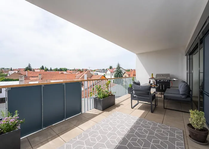 아파트 Fully Equipped With Terraces, Free Garage Parking, Netflix & Ac - By Cz *