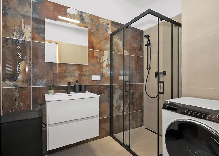 아파트 Fully Equipped With Terraces, Free Garage Parking, Netflix & Ac - By Cz Slapanice