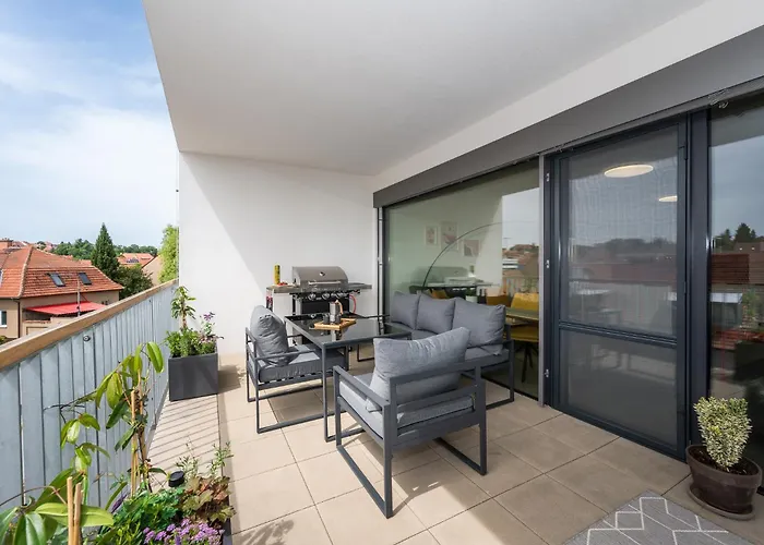 아파트 Fully Equipped With Terraces, Free Garage Parking, Netflix & Ac - By Cz