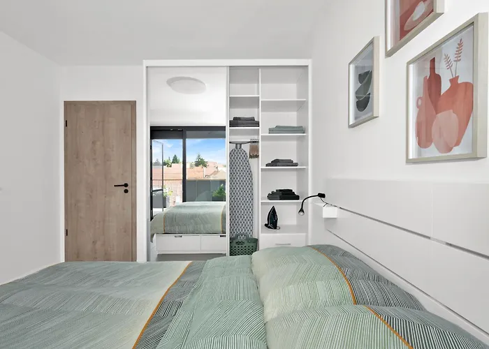 Fully Equipped With Terraces, Free Garage Parking, Netflix & Ac - By Cz 아파트