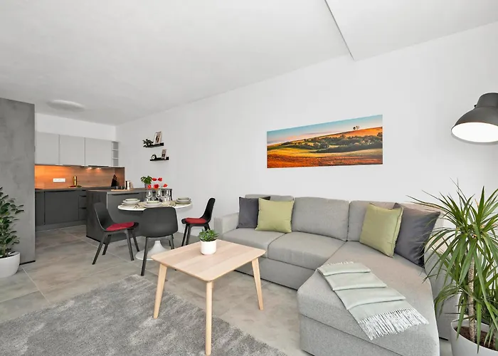 Fully Equipped With Terraces, Free Garage Parking, Netflix & Ac - By Cz