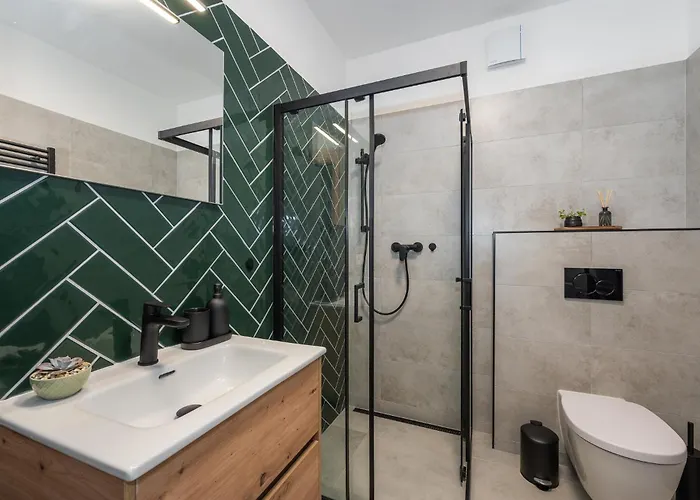 Fully Equipped With Terraces, Free Garage Parking, Netflix & Ac - By Cz 아파트
