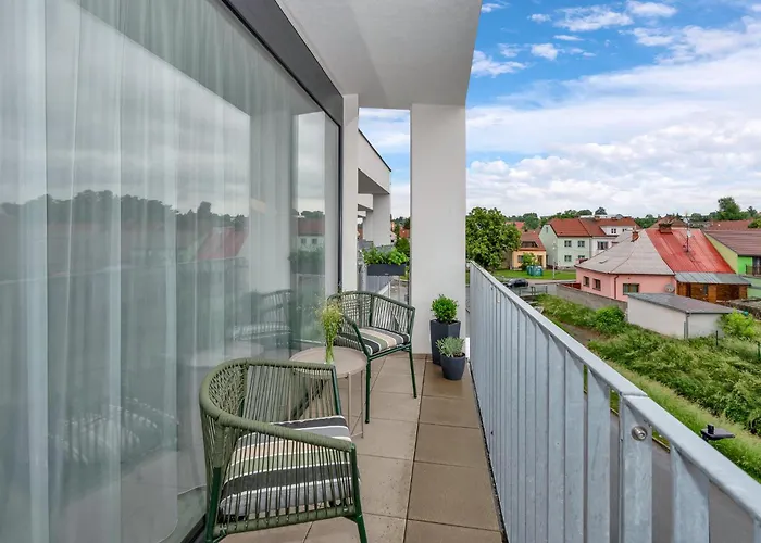아파트 Fully Equipped With Terraces, Free Garage Parking, Netflix & Ac - By Cz
