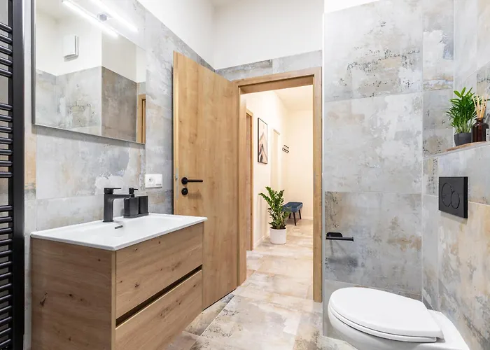 Fully Equipped With Terraces, Free Garage Parking, Netflix & Ac - By Cz 아파트 *