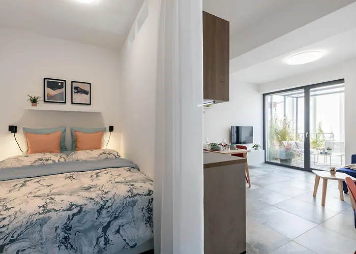 아파트 Fully Equipped With Terraces, Free Garage Parking, Netflix & Ac - By Cz *