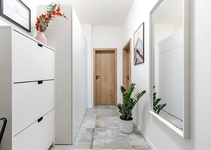 Fully Equipped With Terraces, Free Garage Parking, Netflix & Ac - By Cz