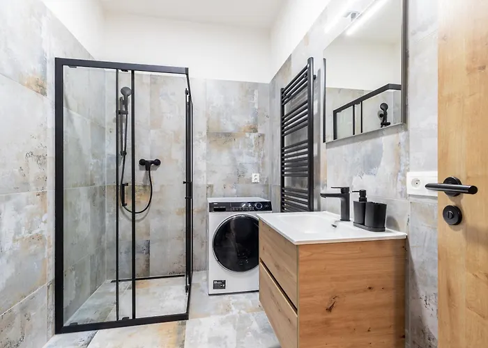아파트 Fully Equipped With Terraces, Free Garage Parking, Netflix & Ac - By Cz