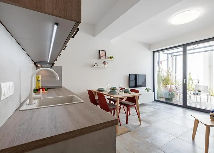 Fully Equipped With Terraces, Free Garage Parking, Netflix & Ac - By Cz Slapanice