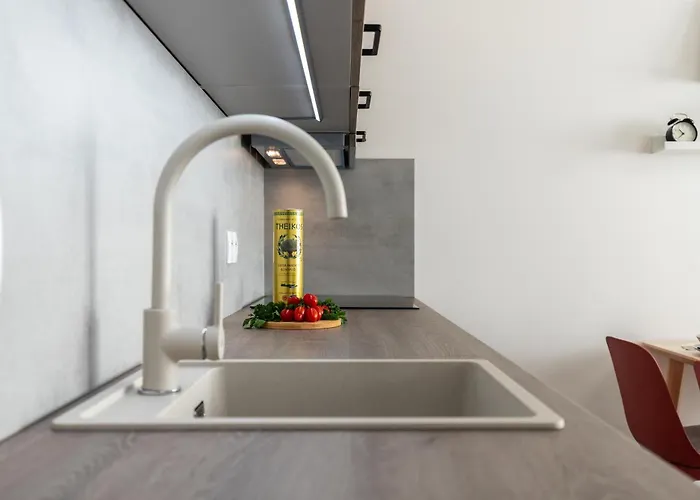 아파트 Fully Equipped With Terraces, Free Garage Parking, Netflix & Ac - By Cz