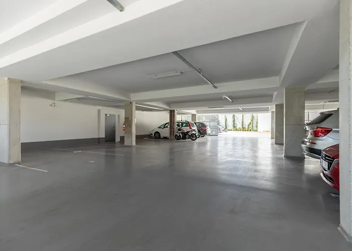 Fully Equipped With Terraces, Free Garage Parking, Netflix & Ac - By Cz 아파트 *