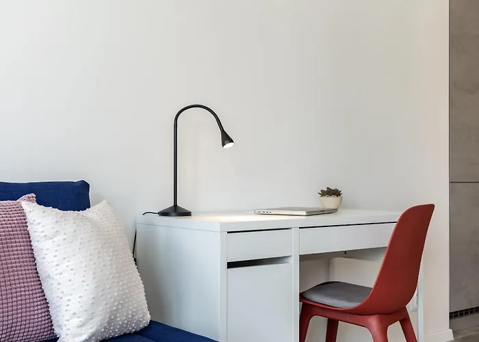 아파트 Fully Equipped With Terraces, Free Garage Parking, Netflix & Ac - By Cz *