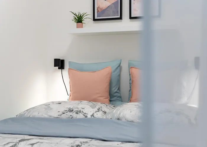 Fully Equipped With Terraces, Free Garage Parking, Netflix & Ac - By Cz *